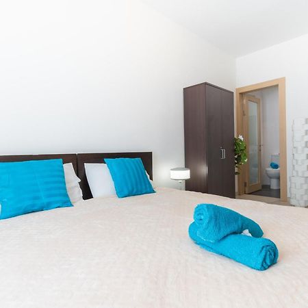 2 Bedroom In Central St Julians Prime Location In Paceville Apt 3 By Vaganza San Ġiljan Kültér fotó
