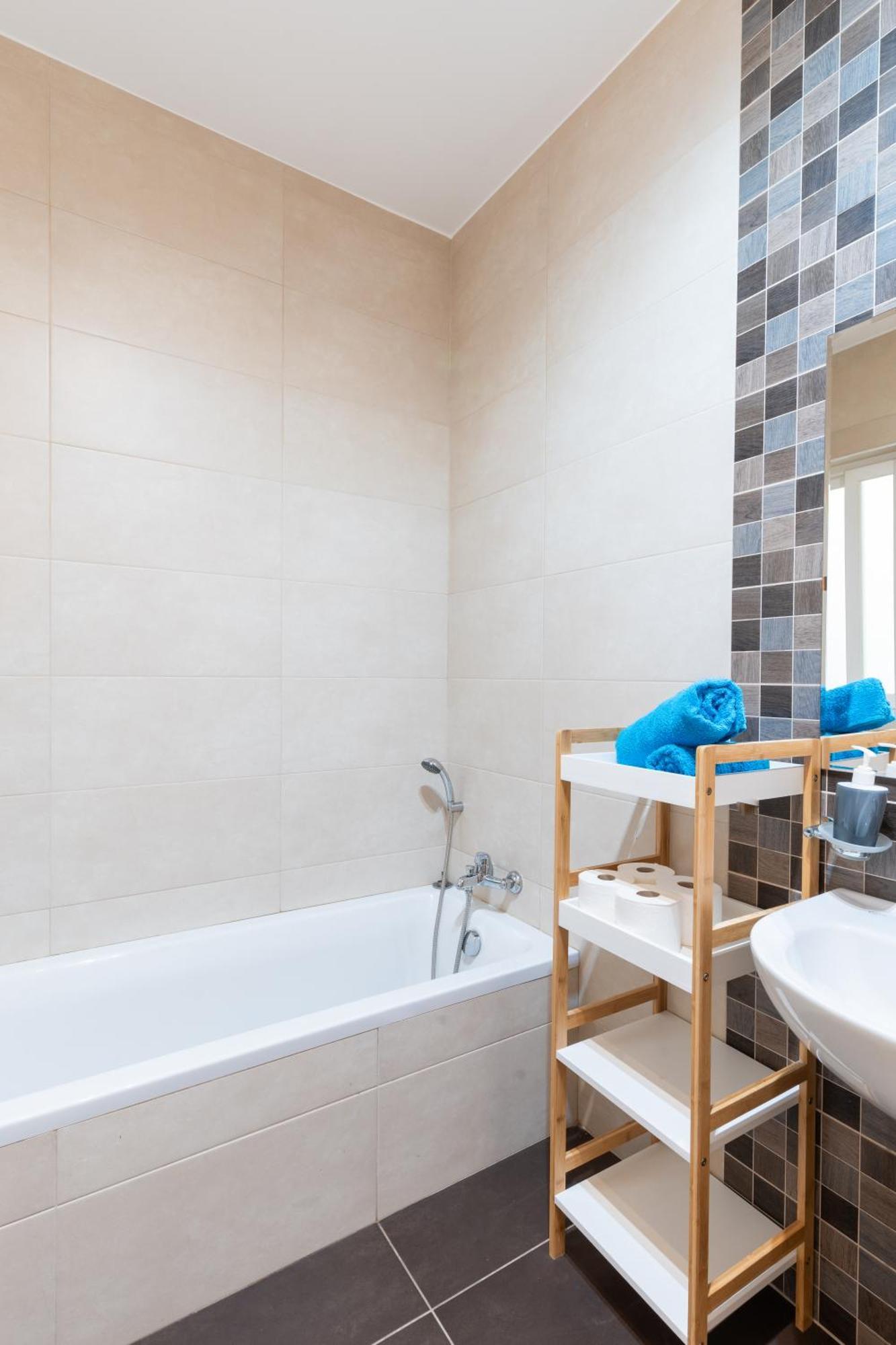2 Bedroom In Central St Julians Prime Location In Paceville Apt 3 By Vaganza San Ġiljan Kültér fotó