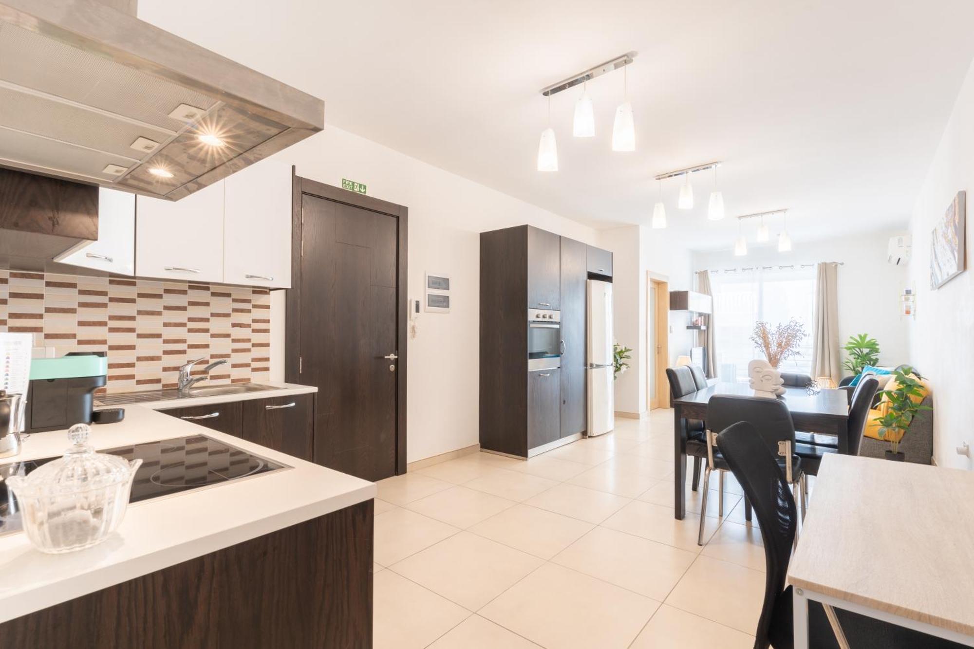 2 Bedroom In Central St Julians Prime Location In Paceville Apt 3 By Vaganza San Ġiljan Kültér fotó
