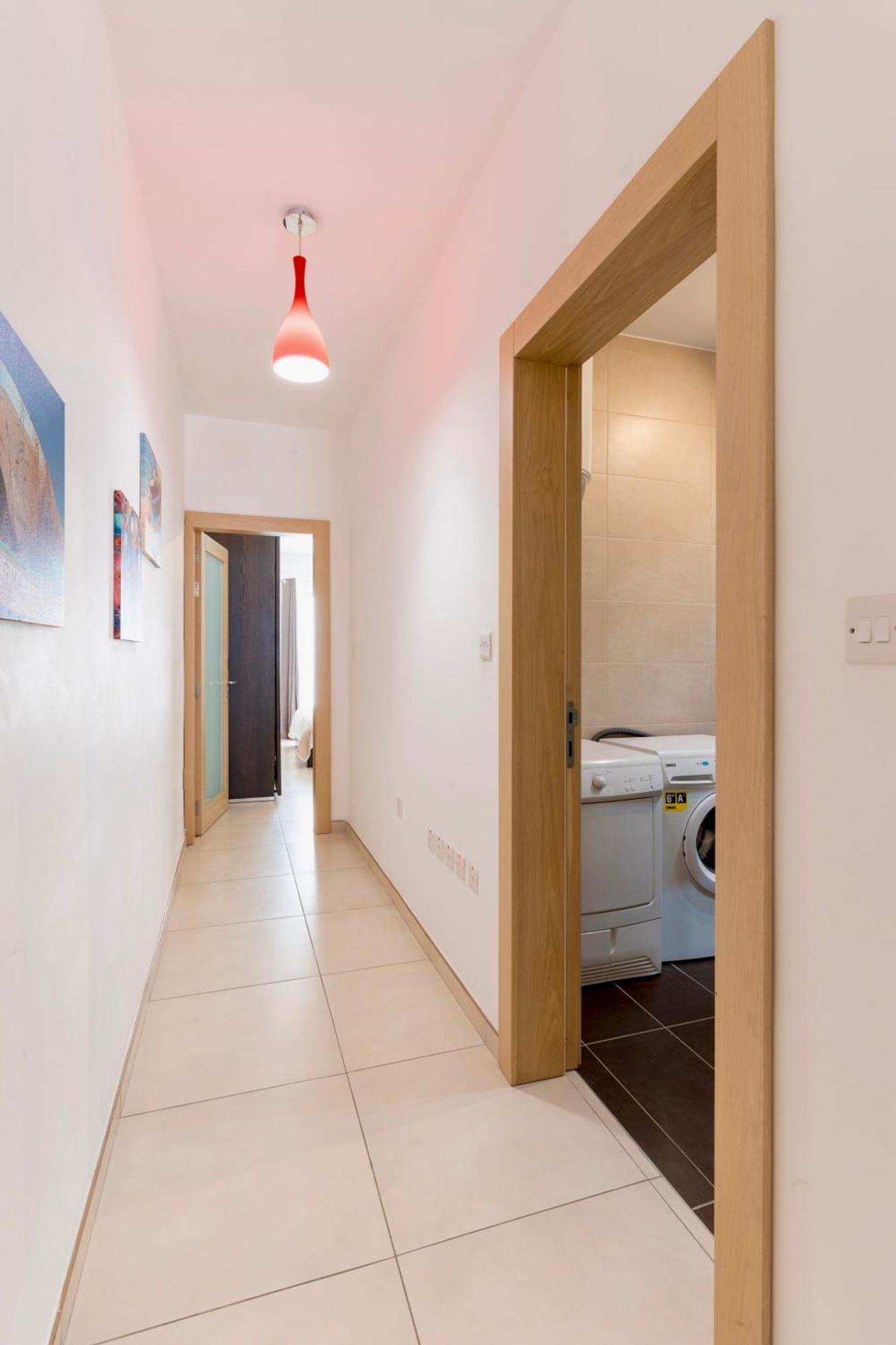 2 Bedroom In Central St Julians Prime Location In Paceville Apt 3 By Vaganza San Ġiljan Kültér fotó