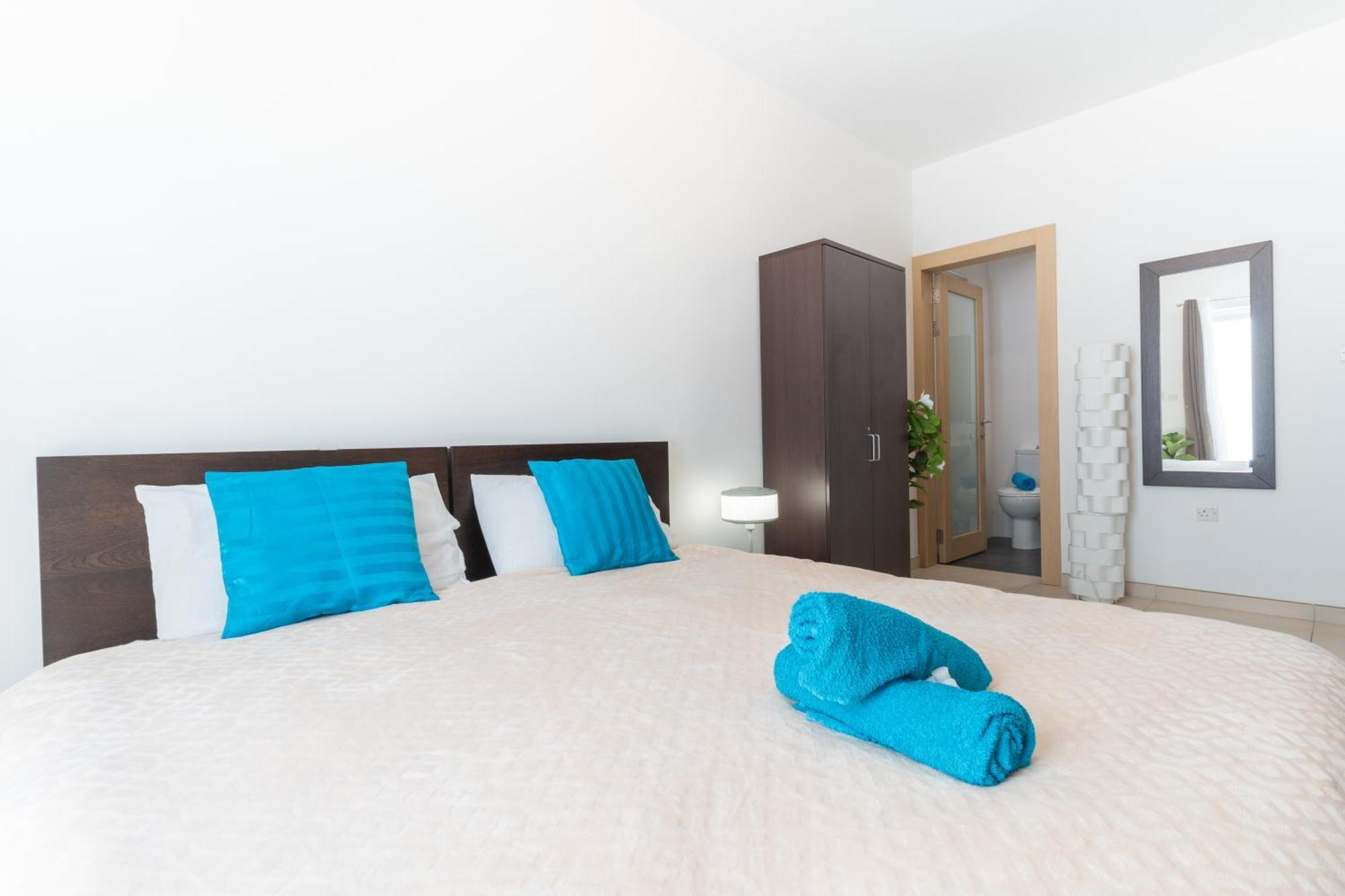 2 Bedroom In Central St Julians Prime Location In Paceville Apt 3 By Vaganza San Ġiljan Kültér fotó