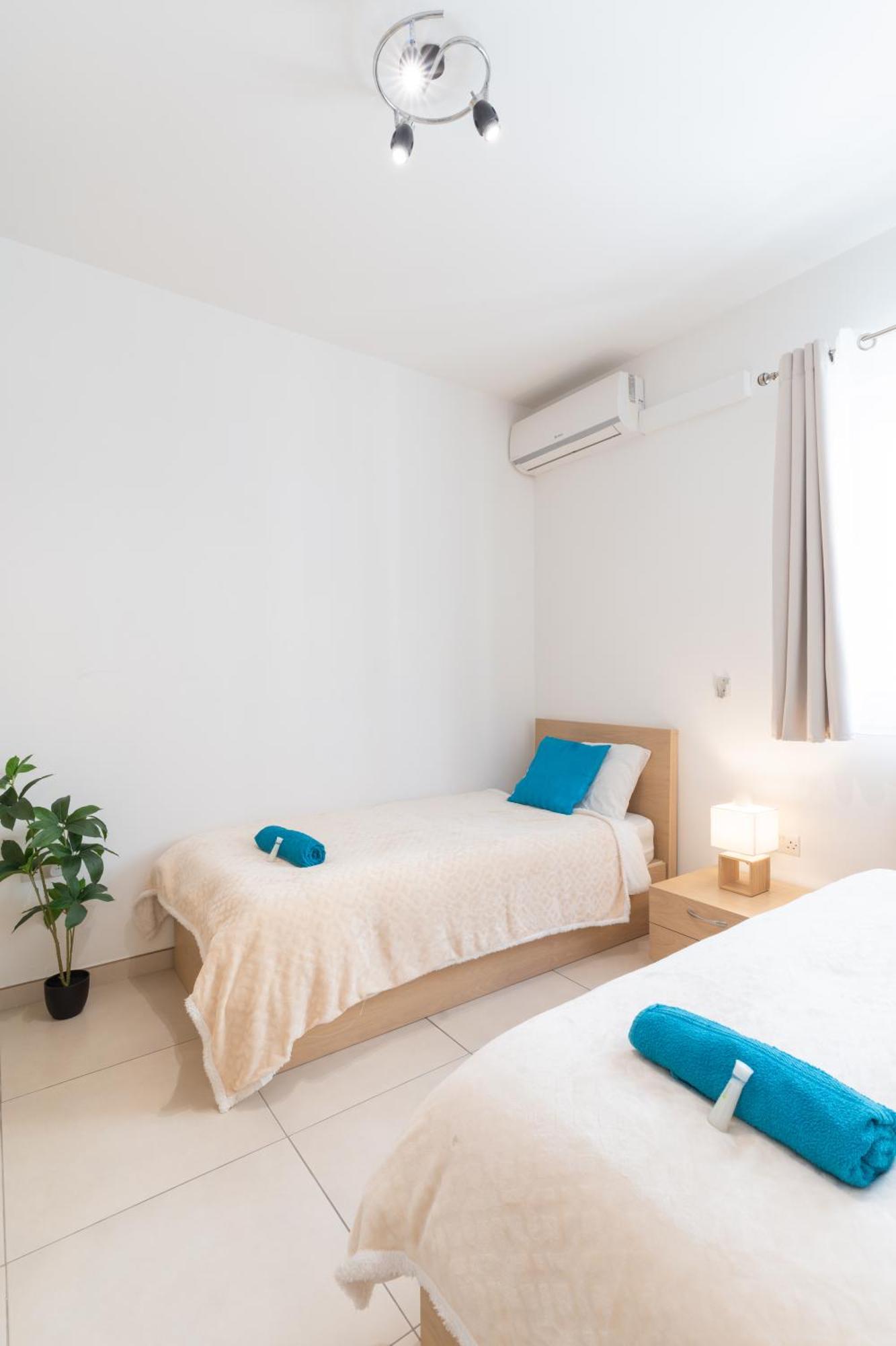 2 Bedroom In Central St Julians Prime Location In Paceville Apt 3 By Vaganza San Ġiljan Kültér fotó