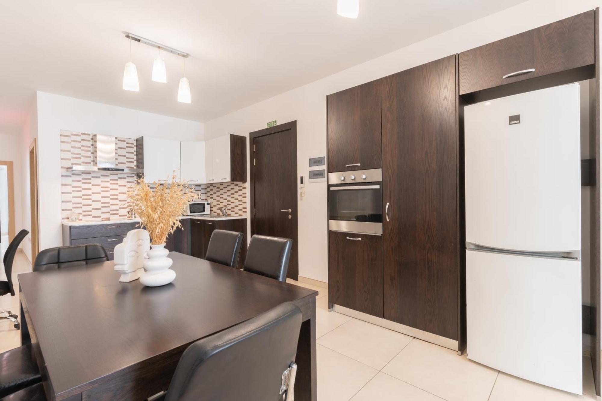 2 Bedroom In Central St Julians Prime Location In Paceville Apt 3 By Vaganza San Ġiljan Kültér fotó